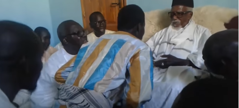 Vidéo – Talla Sylla après son Magal fait à pieds pour rallier Touba, rencontre le Khalif – Regardez