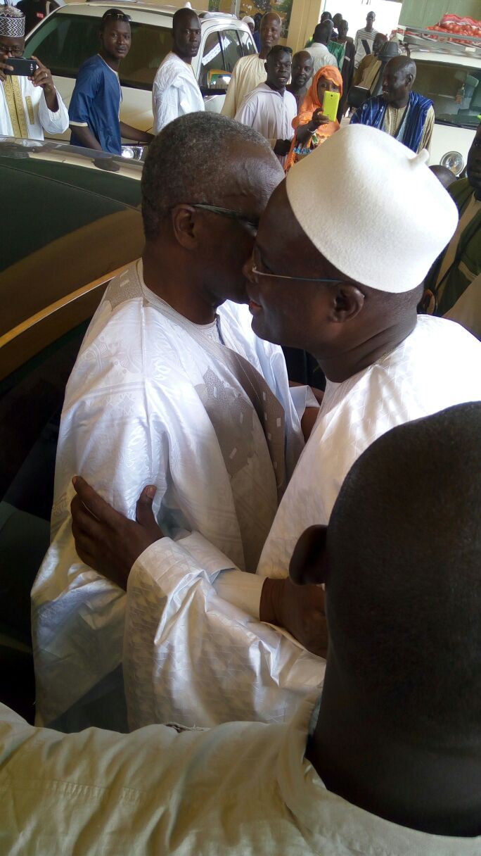 Khalifa Sall sur l’accolade à Ousmane Tanor Dieng: « Ce serait un scandale si je ne l’avais pas fait »
