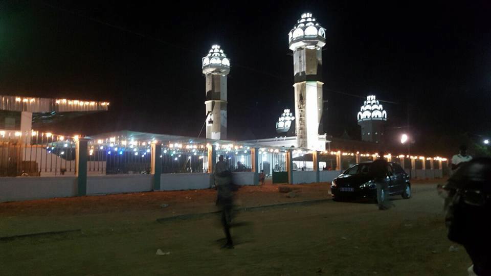 (06 photos) Les images sublimes de la mosquée Léona Niassene à l&rsquo;heure du gamou – Admirez.