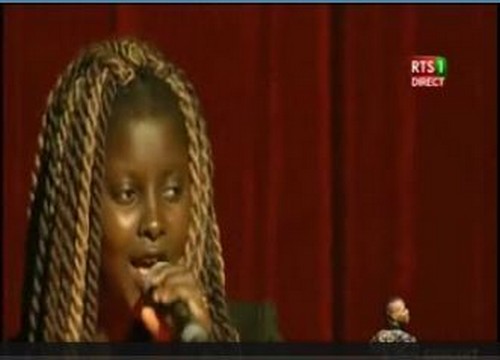 Vidéo:  L&rsquo;artiste-chanteuse Abiba émerveille…