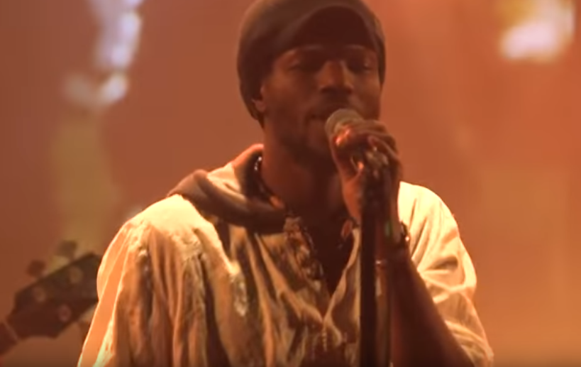 Vidéo: le petit-fils d’Abdoulaye Wade sort un clip style reggae