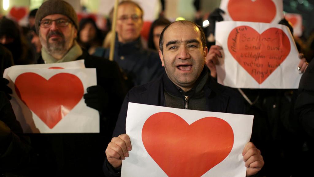 Berlin: extrême droite et pacifistes face à face près des lieux de l’attentat
