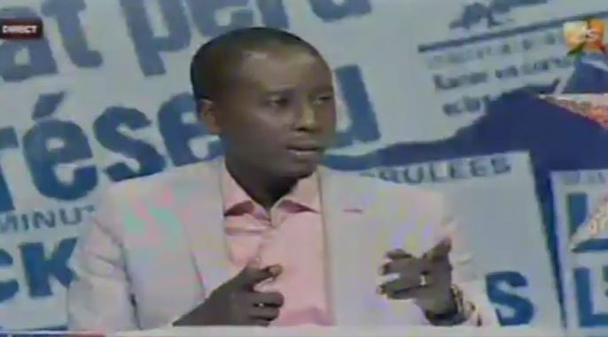 Vidéo – L&rsquo;armée « d&rsquo;assassins » de Yaya Jammeh dénoncée en direct du plateau de Pape Alé Niang…Regardez.