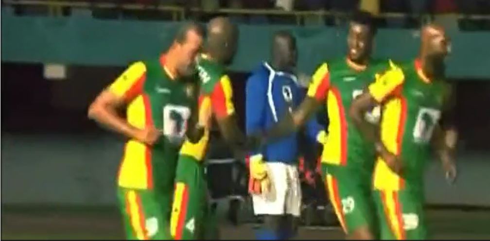 Vidéo : Pascal Feindouno marque le second but, la génération de 2002 lessivée – Regardez.