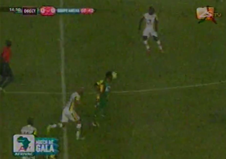 Vidéo –  Les standing ovation du public à chaque fois que Diouf et fadiga touchent la balle…Regardez.