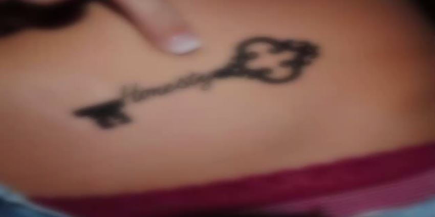 Audio- Un sénégalais tatoue les parties intimes des jeunes filles pour le mettre sur snapchat…Ecoutez !