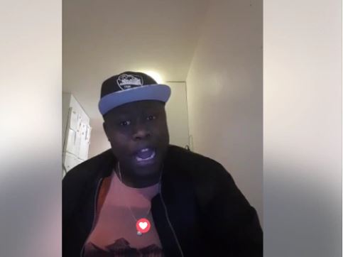 Vidéo – Incroyable : Amzo Zozo attaque violemment Yaya Jammeh et le traite d’assassin : « Tu quittera le pouvoir par force…  » Regardez!