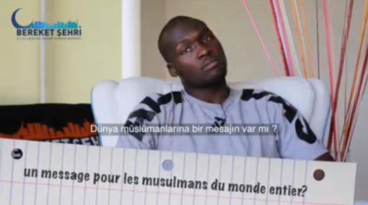 Vidéo – Moussa Sow parle de la terreur en Turquie : « Je ressens beaucoups de Tristesse et de…  » ! Regardez!