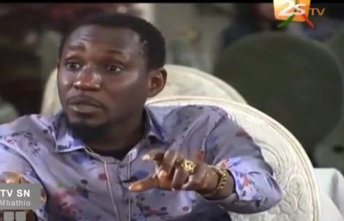 Vidéo – Le photographe chon Ndiaye se confie : « On m’a agréssé, déshabillé et photographié nu…  » ! Regardez !