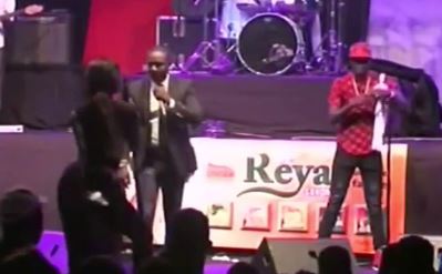 Vidéo – Bing Bing show de Mbaye dièye Faye : Sa danseuse chauffe le public avec un leumbeul époustouflant …Regardez!