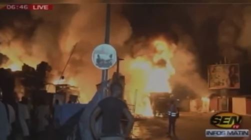Vidéo – Incendie à Guinaw Rail : 2 chambres ravagées par le feu dans un…Regardez!