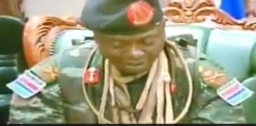 Vidéo: Yaya Jammeh a promu 49 officiers de l’armée, la veille de son forcing