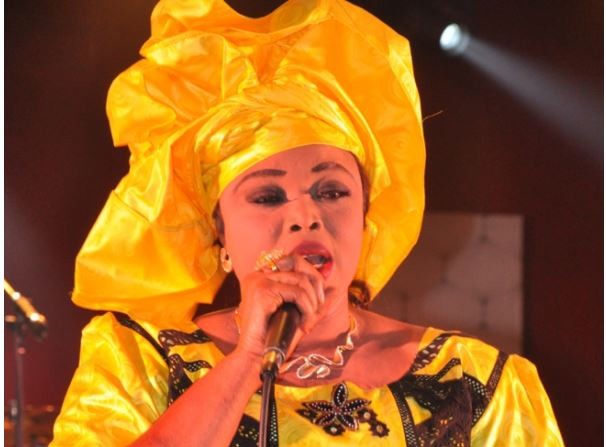 Images: Revivez la prestation de Khady Mboup au Dock Haussman de Paris, ce 24 décembre. Regardez
