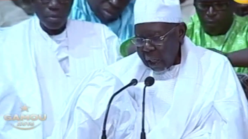 Vidéo – Gamou 2016 : Abdoul Aziz Sy Al Amine à propos des jeunes qui brulent les voitures et les maisons des gens…Regardez.