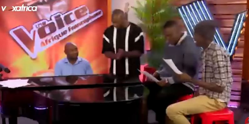 [Vidéo] The Voice Afrique – Battles: Le sénégalais Oumar battu par Lebel sur un tube d’Olivier Ngoma