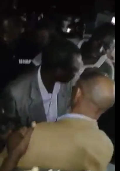 Vidéo – Wally Balago fait humilier son père en Mauritanie – Regardez