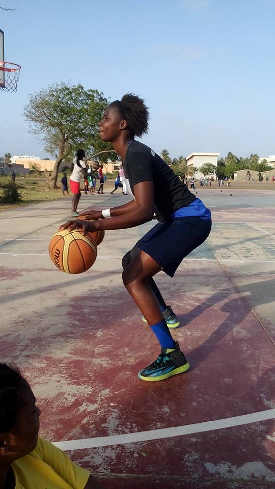 Basket – National 1: Auteur de 34 points contre l’UGB, Lolly Ndiaye, pivot de l’ASFO, bat le record de la saison