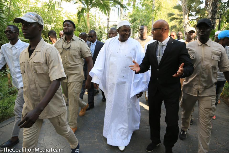 Urgent: Le président élu gambien Adama Barrow quitte la Gambie pour se rendre au Mali