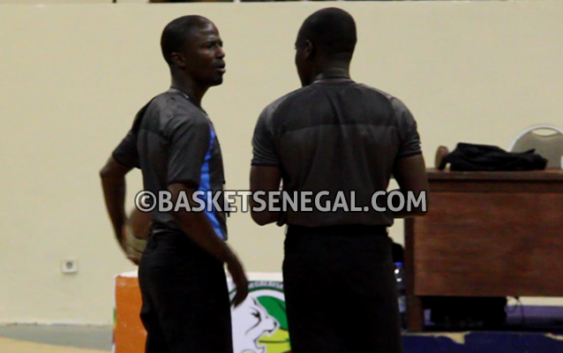 Basket – Vidéo/Insolite: Que font nos arbitres quand ils ne sifflent pas… le zapping de l’année à mourir de rire!!!