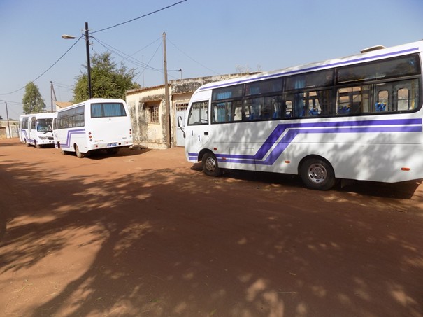 Mise en circulation de 15 minibus à Tivaouane