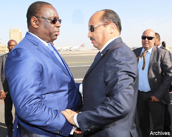 Le président Mohamed Ould Abdel Aziz quitte l’aéroport Lss, Macky et Barrow en concertation