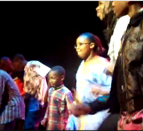 Vidéo – Baaba Maal enflamme Banjul au moment où on craint le pire…- Regardez !