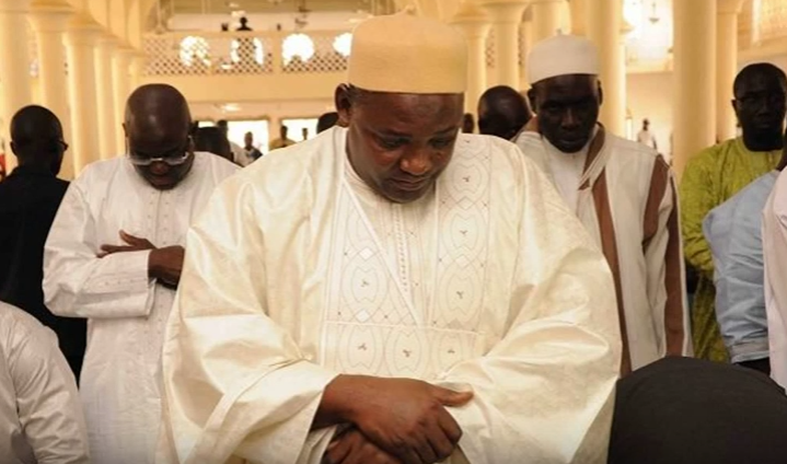 ( 07 Photos ) Adama Barrow effectue la prière du vendredi à la mosquée Pipeline à Banjul