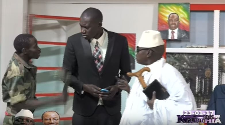 Vidéo : Dernier tête-à-tête avec Alpha Condé, les avions survolent le palais de Yahya Jammeh (Version Kouthia) – Regardez.