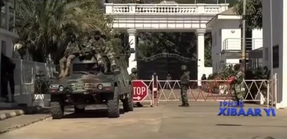 Vidéo : L’armée sénégalaise en maître au State House occupé par Yahya Jammeh pendant 22 ans – Regardez.