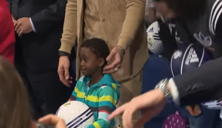 Viédo: Cet enfant ignore royalement Sergio Ramos et Marcelo qui le taquinent