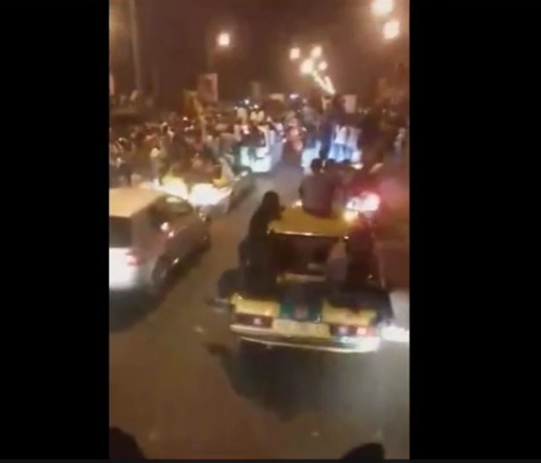 Vidéo : Liesse populaire dans les rues de Banjul – Regardez.