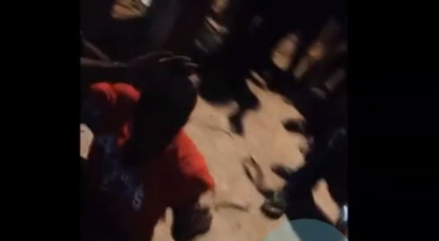 Vidéo – Incroyable : Deux Agresseurs qui semaient la terreur à Sacré Cœur attrapés et bastonnés par une foule…