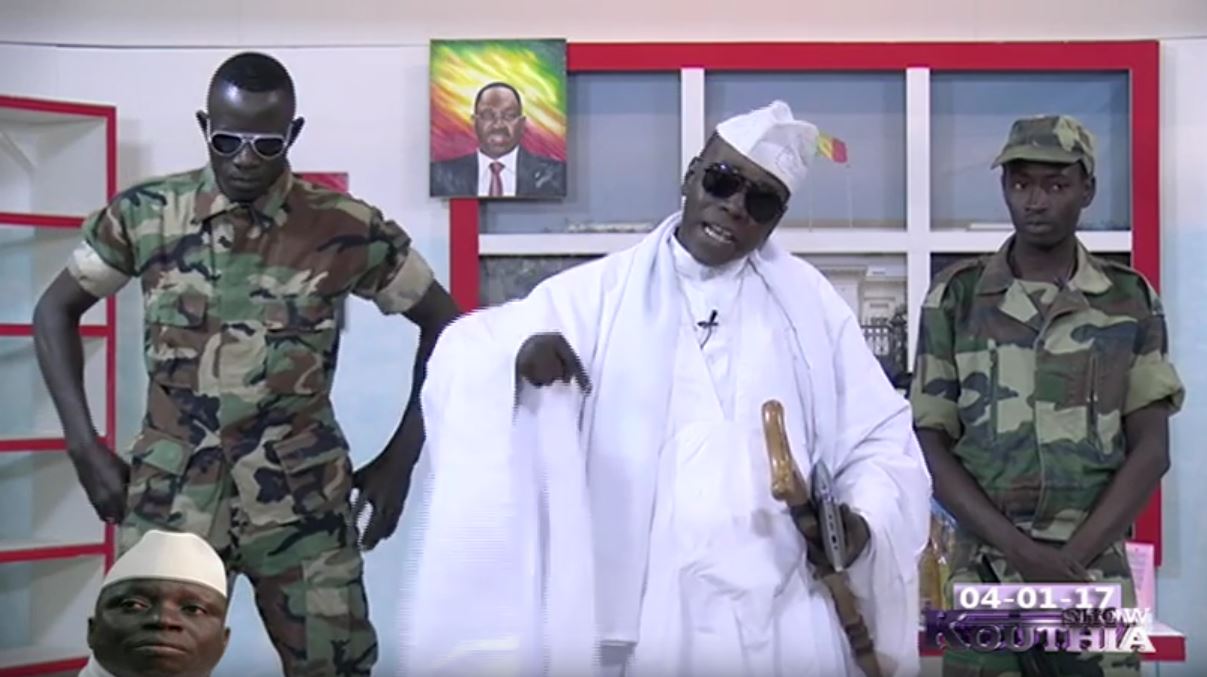 Vidéo : Yahya Jammeh regarde « Rambo » et promet d&rsquo;annexer Kaolack le 19 janvier (version Kouthia) – Regardez.