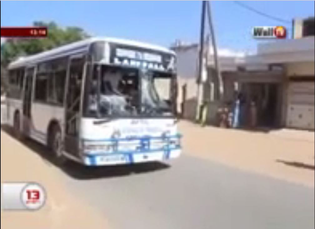 Vidéo – Rufisque : Un chauffeur de Bus Tata écrase un enfant et prend la fuite…