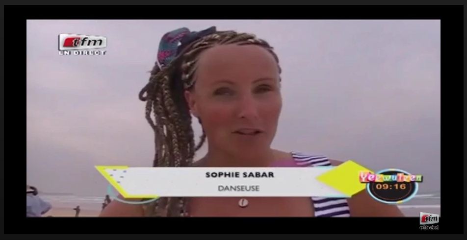 Vidéo- A la rencontre de Sophie, la « toubab  » qui danse merveilleusement bien le sabar…Regardez !