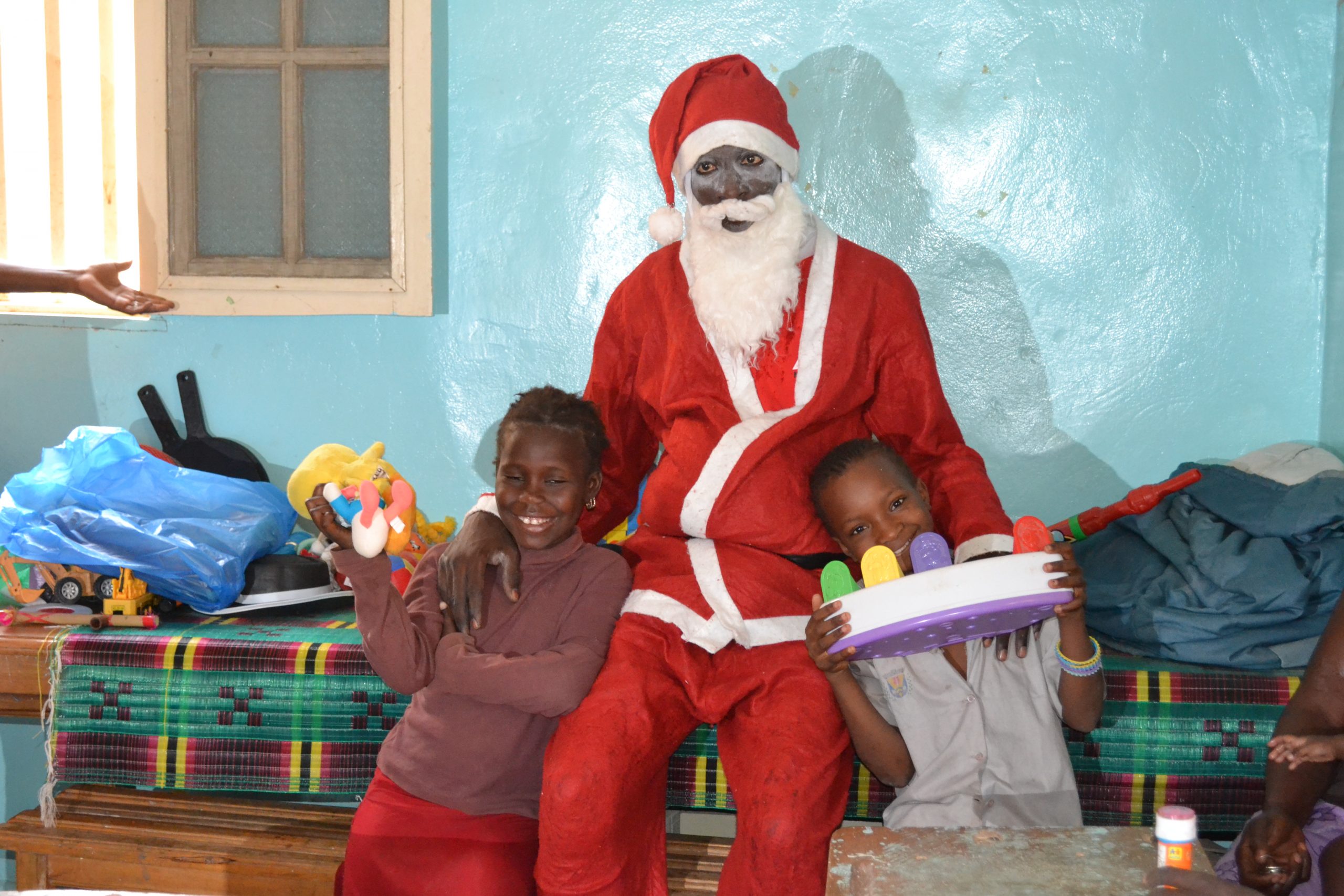 Le conseil municipal de Kaolack offre des cadeaux de noël à 420 enfants