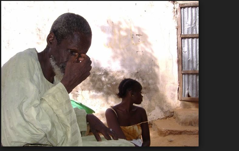 Audio- Atteinte d’une maladie incurable, il fait des sacrifices pour qu’un aveugle meure à sa place…