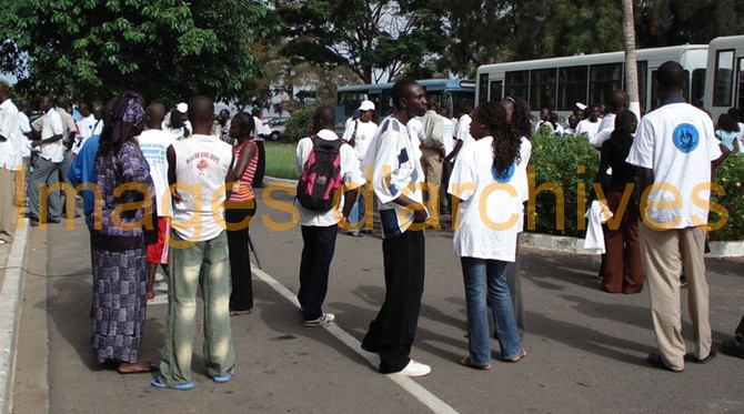 Des élèves de l’Ecole sénégalaise de Banjul se réfugient à Kaolack.  Macky au secours des locataires. Points sur l’actu de ce jeudi sur Senego