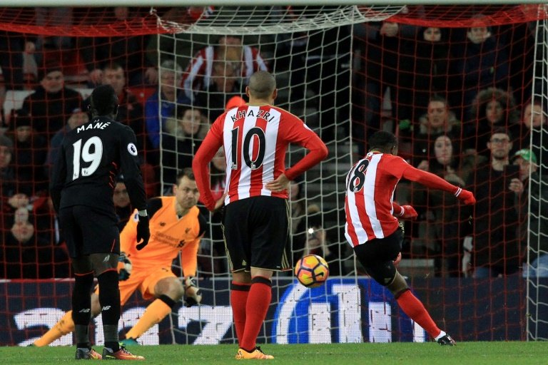 Angleterre: Liverpool cale, les deux Manchester gagnent, Chelsea rêve du 14
