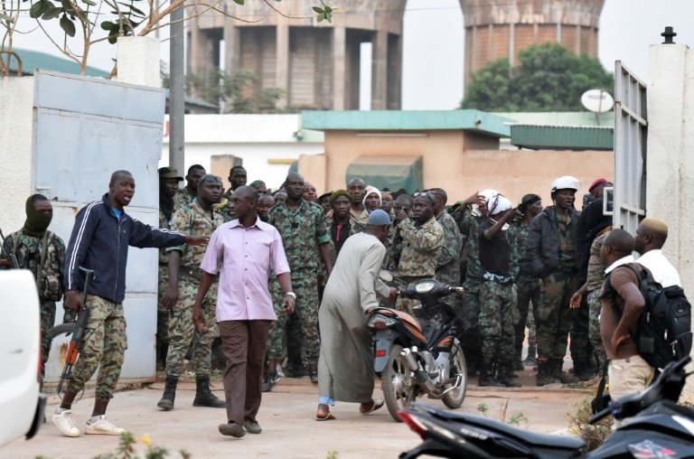 Côte d’Ivoire: Ouattara remplace ses chefs de l’armée, de la police et de la gendarmerie