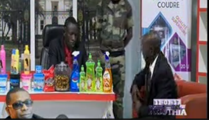 Vidéo – Youssou Ndour convoqué au ministère des Forces armées pour aller en Gambie, version Kouthia – Regardez !