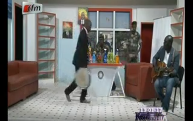 Vidéo – Kouthia show : Mbaye Dièye Faye convoqué au ministère des Forces armées pour aller en Gambie