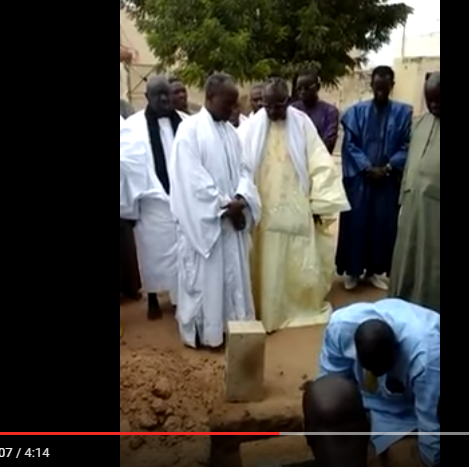 Vidéo: Pose première pierre Keur Serigne Fallou à Touba. Regardez!