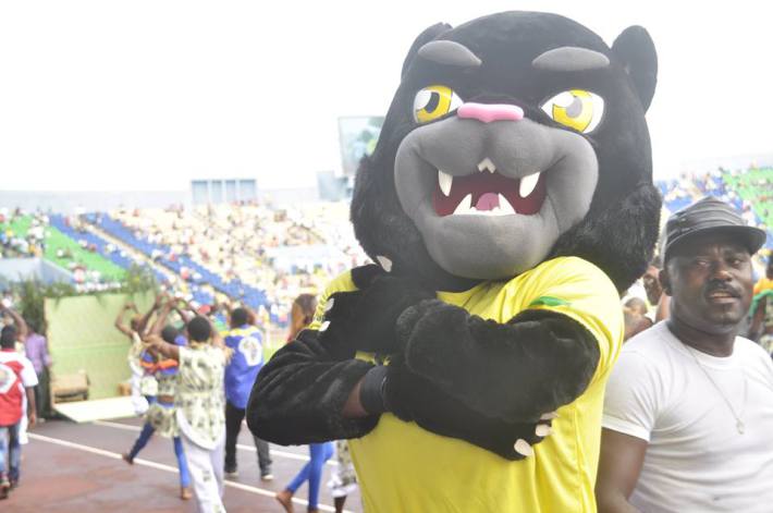 Le stade de Franceville était à moitié plein dimanche, selon un officiel