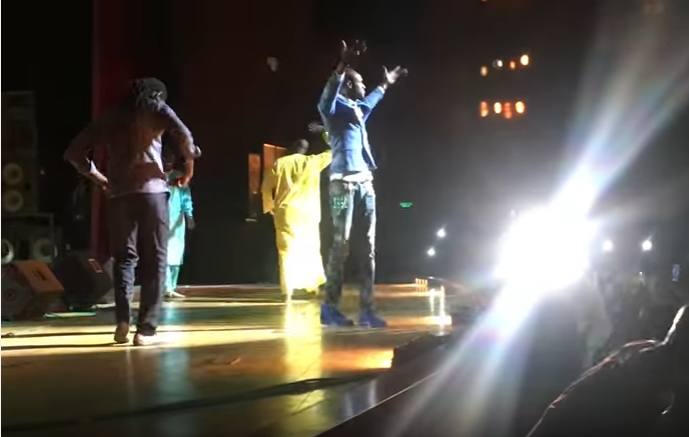 Vidéo: Le show des acteurs de Wiri Wiri au concert de Pape et Cheikh