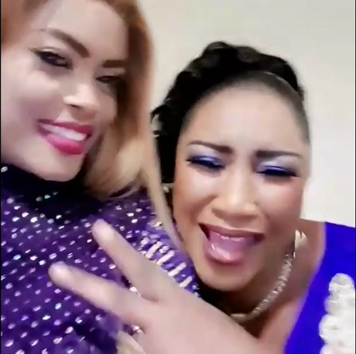 Vidéo: Adja Fall complètement aliénée avec Déesse Major… Regardez !