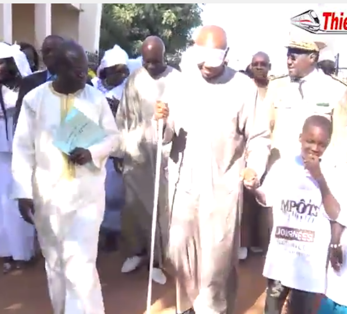 Vidéo: quand le ministre Serigne Mbaye Thiam se mue en non voyant