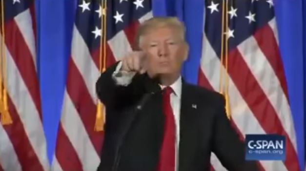 Vidéo – Donald Trump s’en prend à un reporter de CNN – Regardez