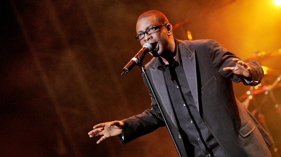 Vidéo – Grand Bal :  Youssou Ndour joue le morceau « Xaalis » en version Salsa – Regardez !