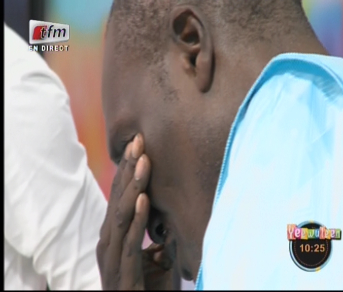 Vidéo: Alioune Mbaye Nder fond en larmes sur le plateau de «Yeewouleen». Regardez